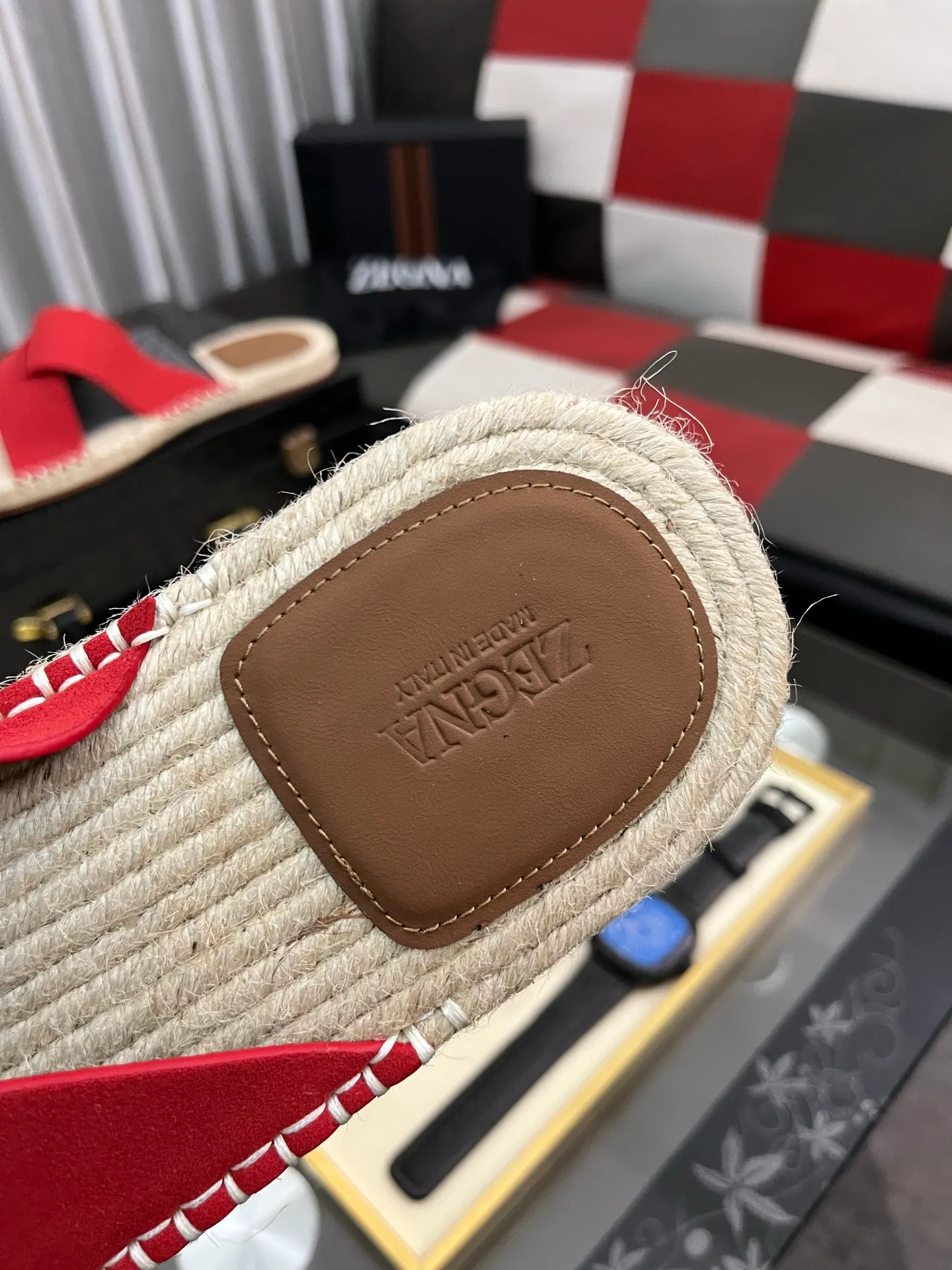 Men's shoes 💰320⌚️⌚️《HERMES》Hermès 💁♂️Men's casual slippers, compare the quality at the counter🧚🏿♂️ The upper layer has a stone pattern with clear texture, showing high-end, high-end, comfortable to wear and versatile. Purely hand-pulled, raw rubber breathable outsole, breathable and comfortable lambskin lining, 100% comfortable density, original rubber outsole wear-resistant code number 38-44. Can be customized 45-46-47